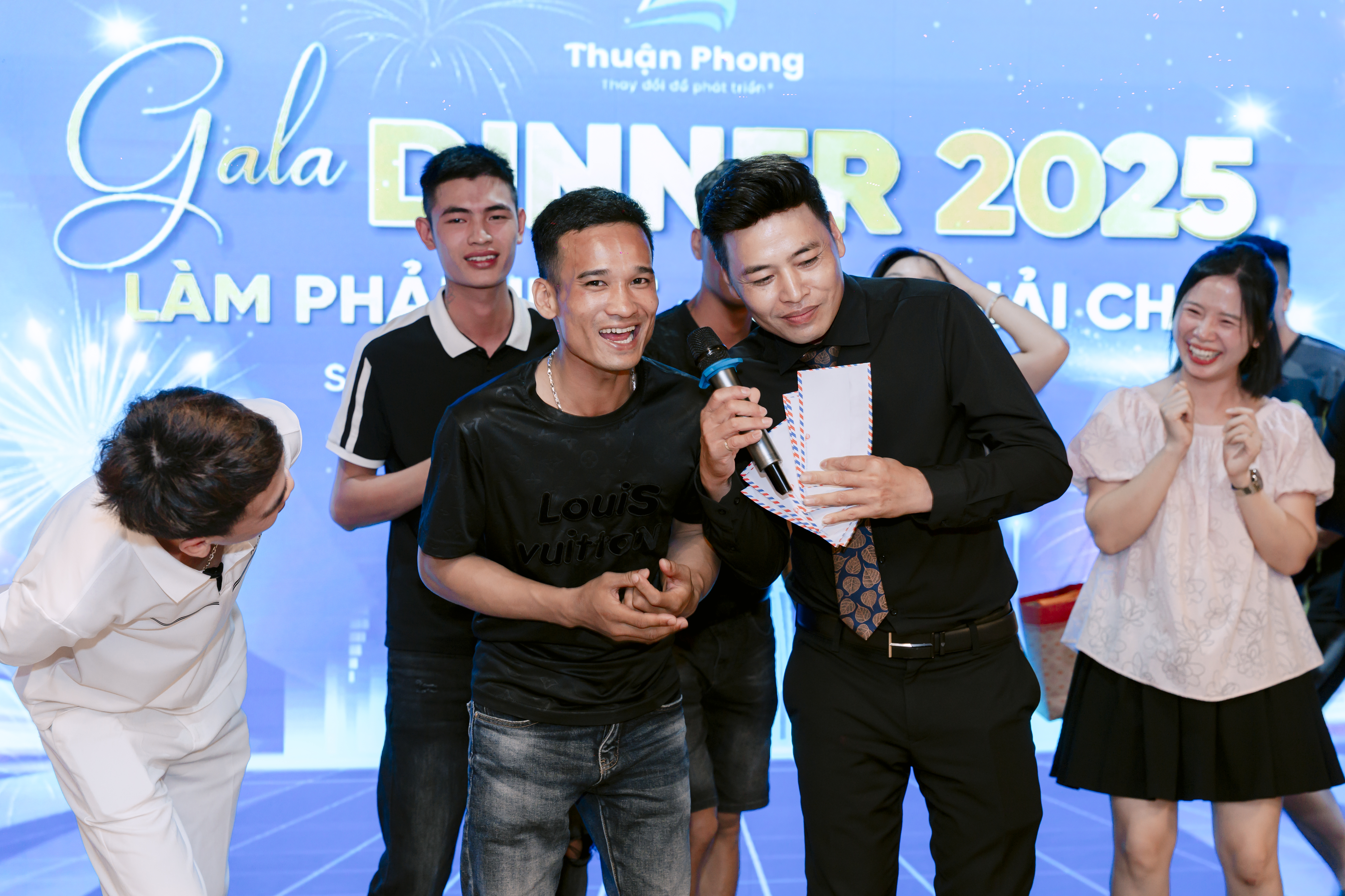 npp thuan phong npp thuan phong bung no chuyen du lich he 2025 10